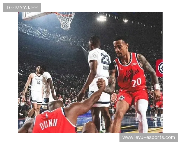 伦纳德低手上篮命中，快船在末节找回状态