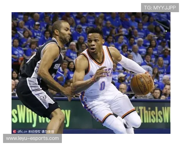 威少训练中全场奔袭三次不歇气